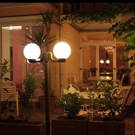 Hotel Delizia Rimini Exterior foto
