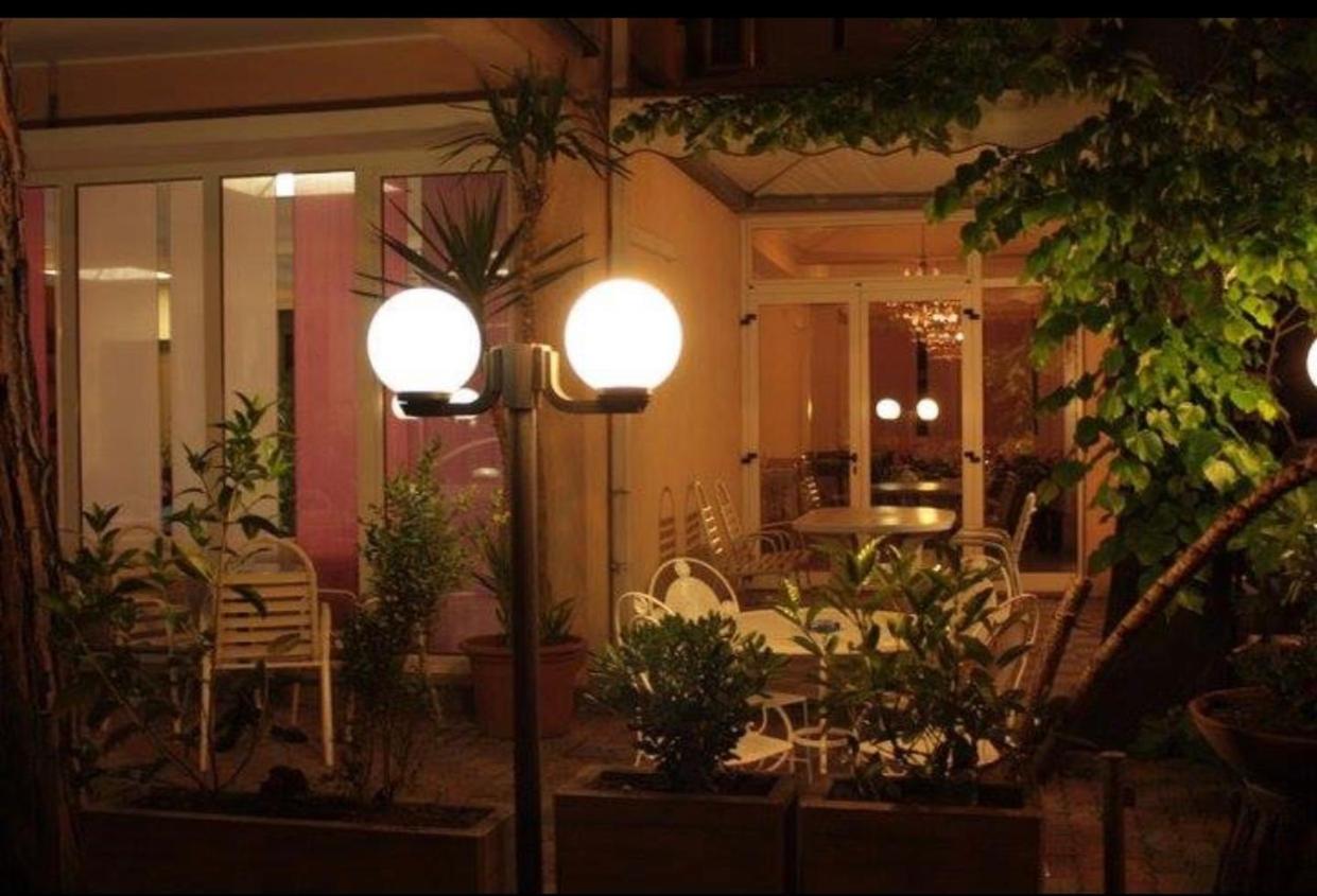 Hotel Delizia Rimini Exterior foto
